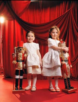 Белое с серебром Жаккард